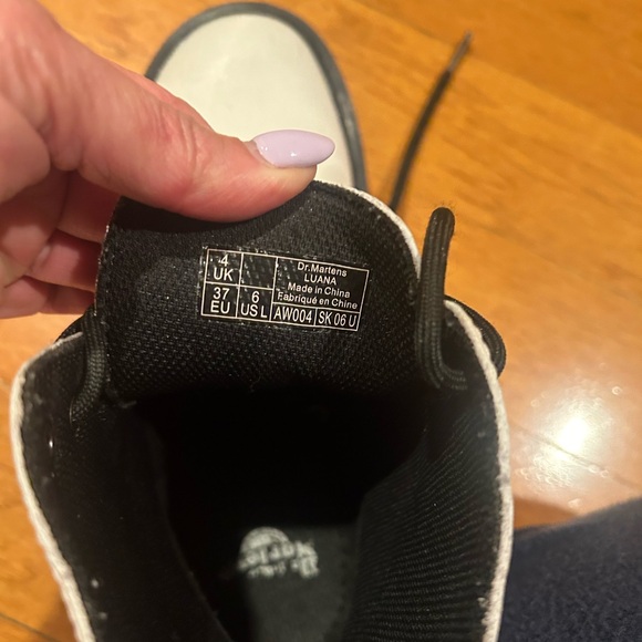 Dr. Martens Luana White Leather Lace Up Boots Size 6 Never Been Worn - Picture 2 of 10